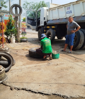 VÁ VỎ Ô TÔ HOÀNG SANG 24/7 TẠI ẤP THANH HIỆP -BẾN LỨC 