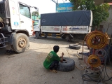 VÁ VỎ Ô TÔ HOÀNG SANG TẠI ẤP THANH HIỆP -XÃ THANH PHÚ 