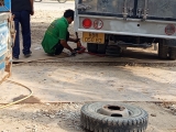 VÁ VỎ Ô TÔ HOÀNG SANG TẠI ẤP THANH HIỆP BẾN LỨC 