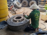 VÁ VỎ Ô TÔ LƯU ĐỘNG BẾN LỨC 