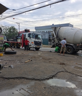 VÁ VỎ Ô TÔ HOÀNG SANG TẠI BẾN LỨC 