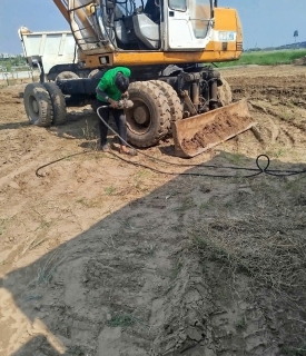 VÁ VỎ Ô TÔ LƯU ĐỘNG HOÀNG SANG 24/24 TẠI BẾN LỨC 