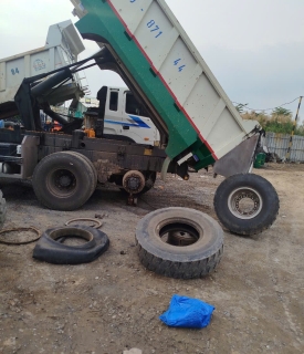 VÁ VỎ Ô TÔ LƯU ĐỘNG HOÀNG SANG TẠI KHU VỰC NAM KHANG- BẾN LỨC 