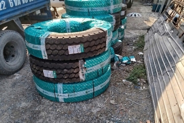 VÁ VỎ Ô TÔ LƯU ĐỘNG HOÀNG SANG 24/24 TẠI TÂN AN_LONG AN