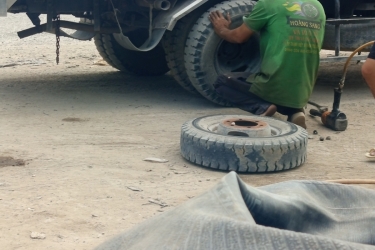 Vá vỏ xe tải Bến Lức