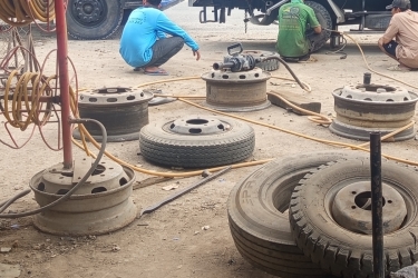 VÁ VỎ Ô TÔ LƯU ĐỘNG LONG AN 0966554842