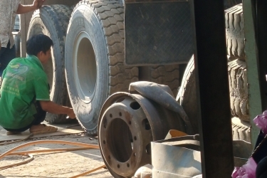 VÁ VỎ Ô TÔ HOÀNG SANG 