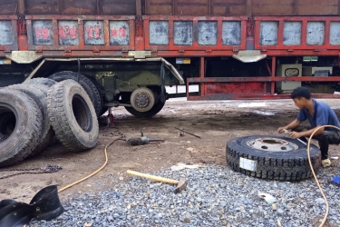 VÁ VỎ Ô TÔ HOÀNG SANG 0966554842