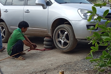 VÁ VỎ Ô TÔ LƯU ĐỘNG BẾN LỨC TINH TÂY NINH 