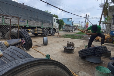 VÁ VỎ Ô TÔ phục vụ mọi tuyến đường 