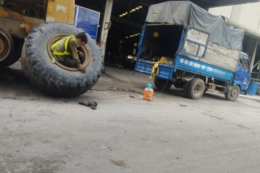 VÁ VỎ UY TÍN ĐƯỜNG NGUYỄN HỮU TRÍ BẾN LỨC